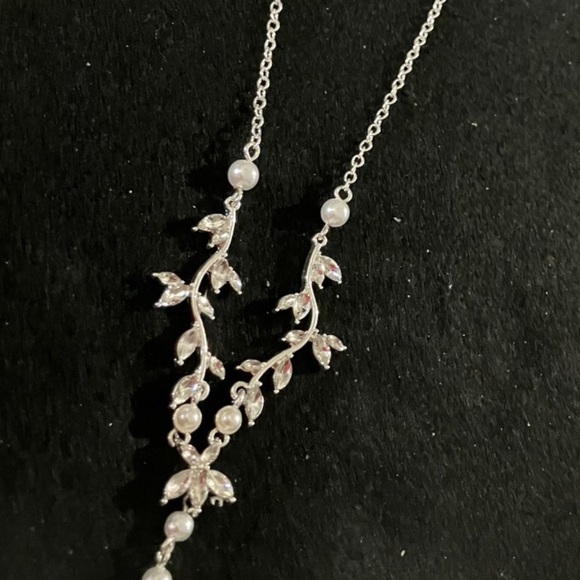 Avon Jewelry - Avon Silver Leaf Necklace with Pearls